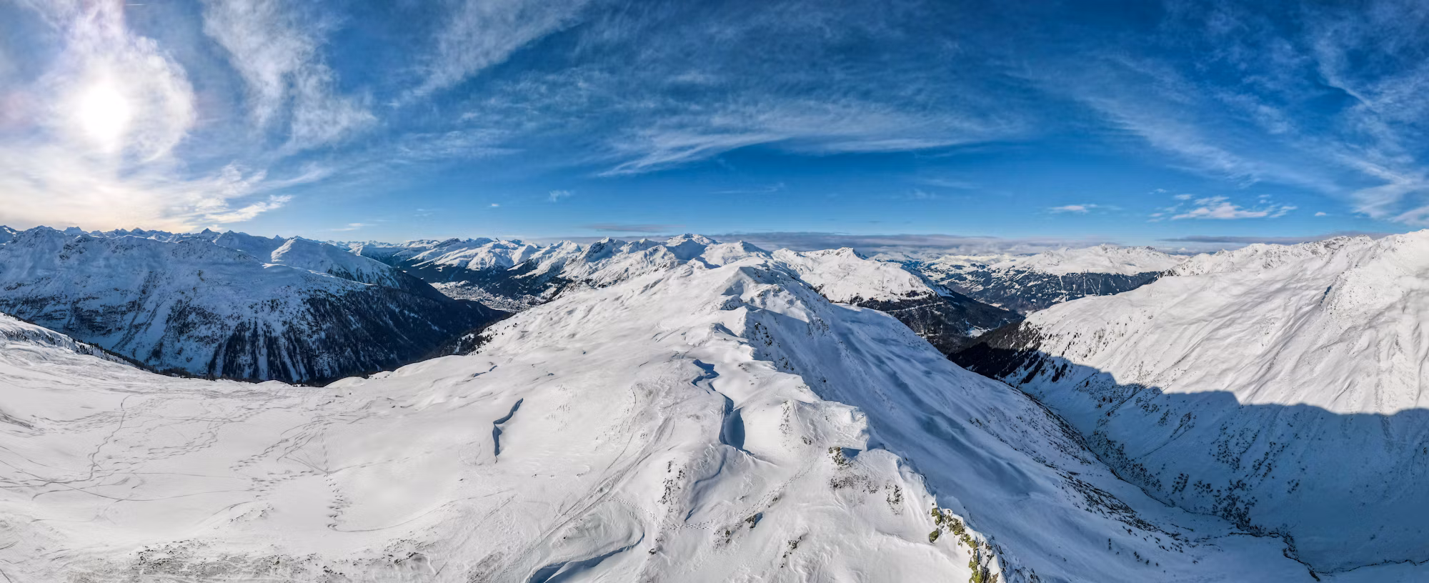 Exploring the World of Snowboarding: A Beginner’s Guide to Techniques, Styles, and Gear